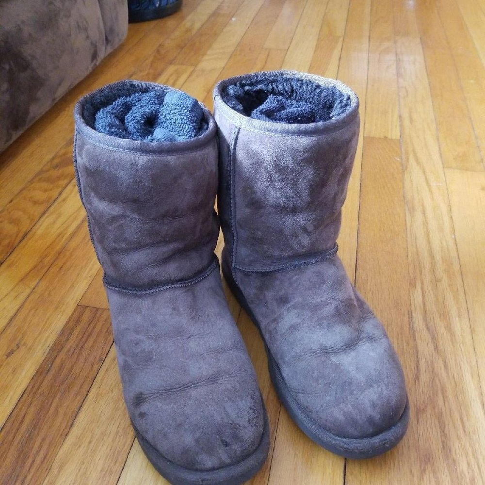 UGG boots size s/n 5825, size 8
